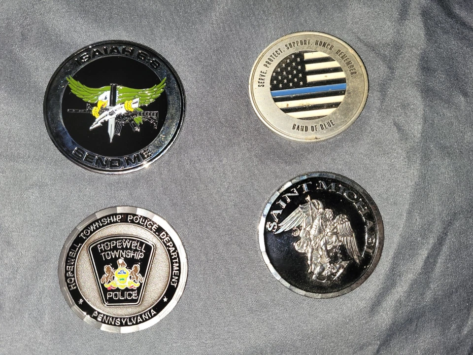 2 moedas raras de desafio policial com 2 moedas grátis - Imagem 2 de 2