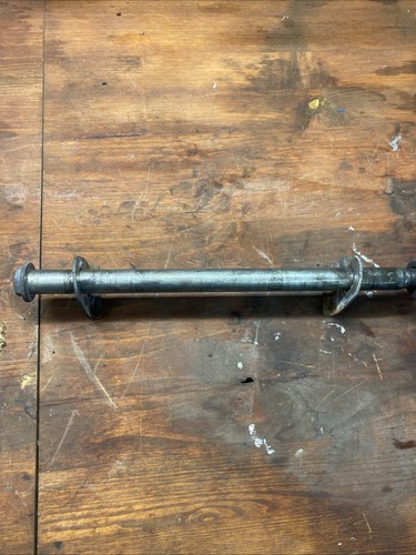 Suzuki GSF 600 GN77B Hinterradachse Radachse hinten #0472