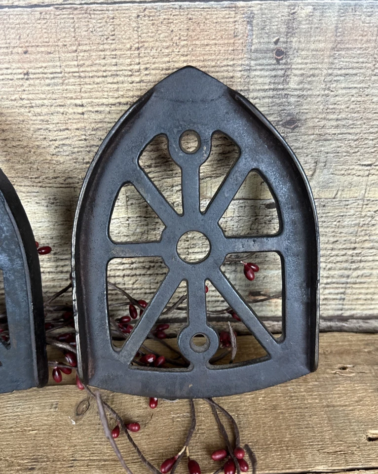 Antiguo soporte de hierro triste trivet con patas lote de 2 Foto 4 de 4