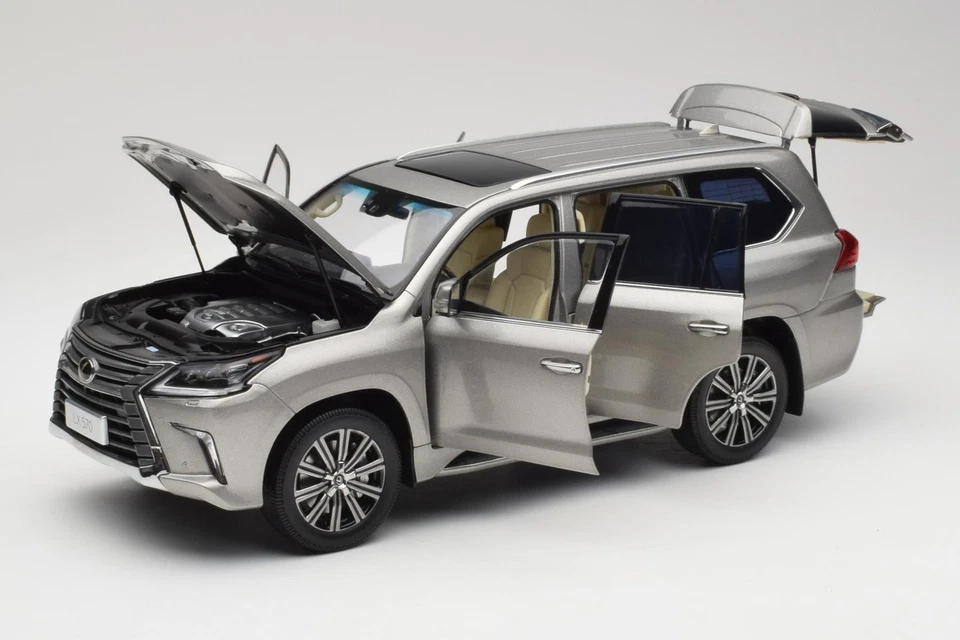 08955T Lexus LX570 Sonic Titanium Kyosho 1/18 - Image 2 of 4