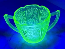 Vtg Depression Green Sugar Bowl Jeannette Cherry Blossom Uranium Vaseline Glass