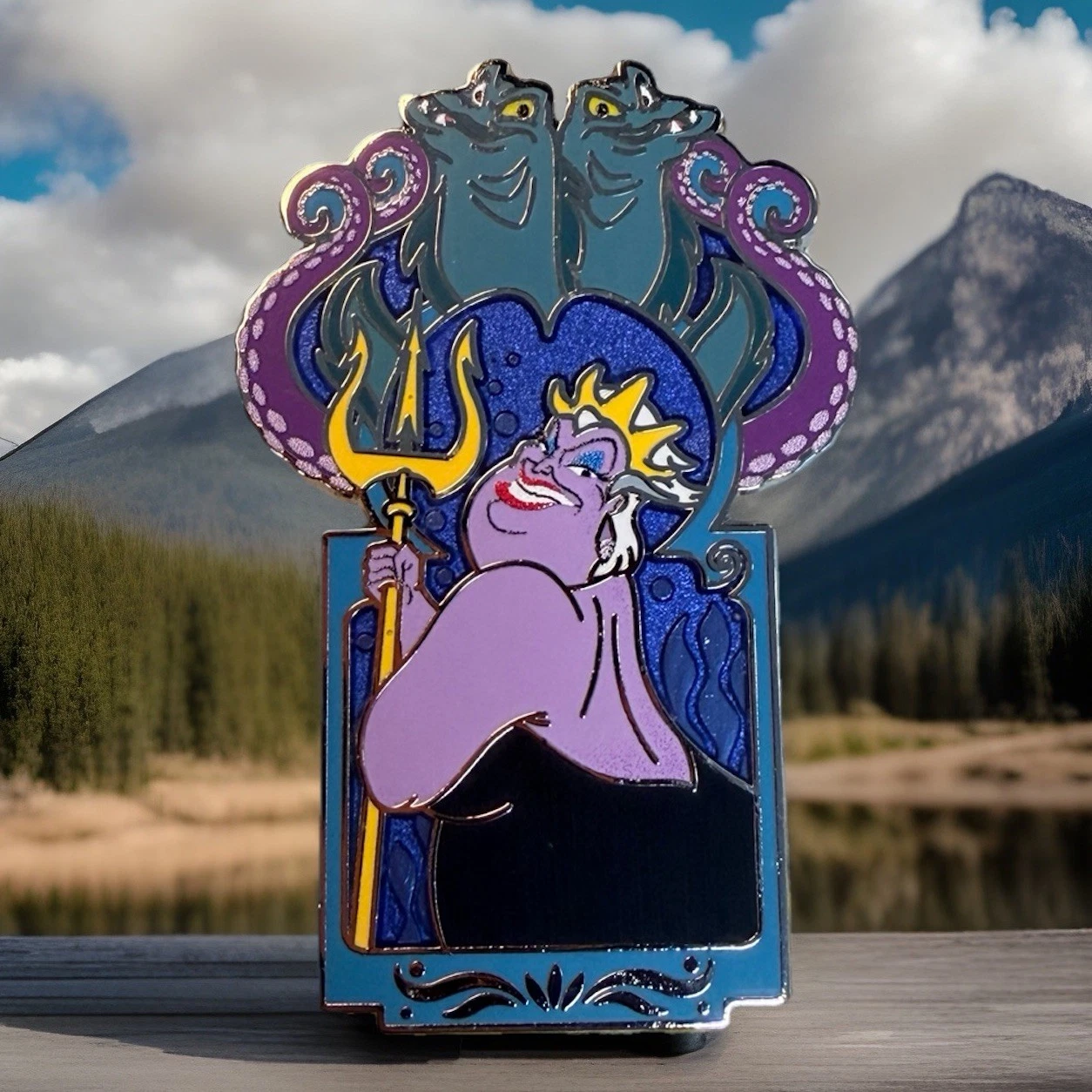 [collect all 8] Ursula / Little Mermaid (2024 Villains Mystery Disney Pin Set)