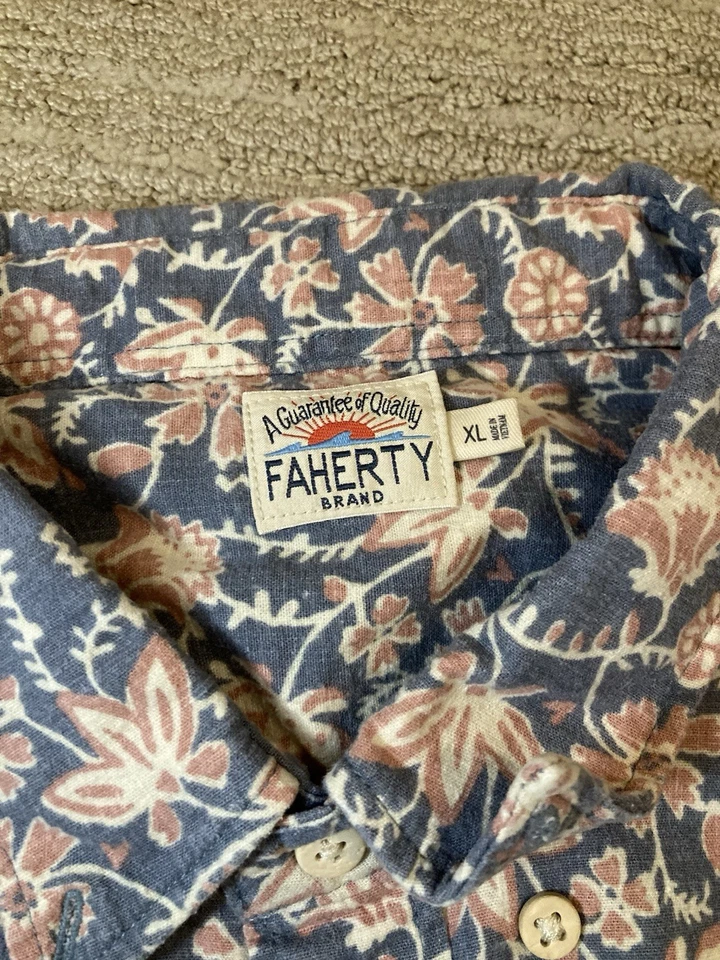 Camisa Faherty Para Hombres Extra Grande Azul Floral Batik Breeze Campamento Aire Libre Playa Preparación Foto 3 de 4