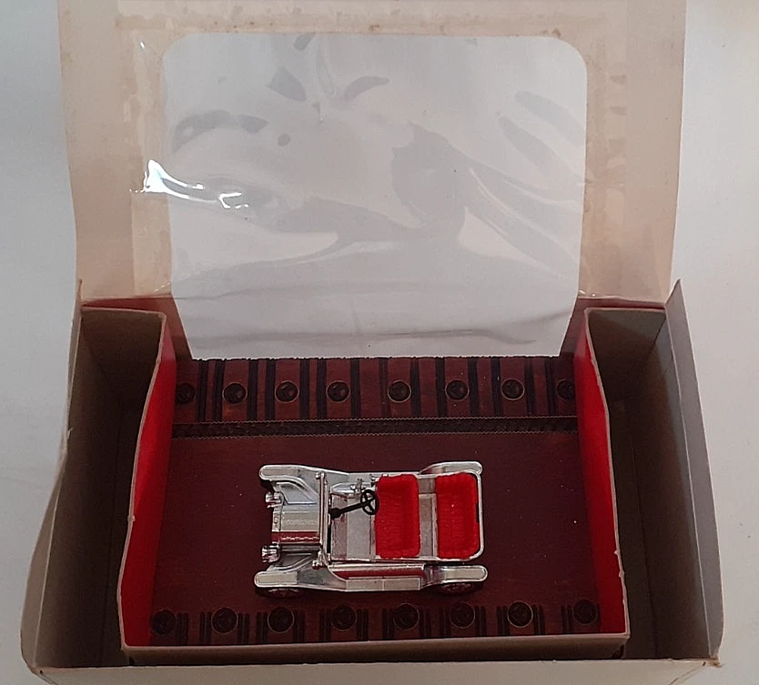 Caja de cigarrillos Lesney Gifts con caja de cerillas Y1-2 Ford Modelo T Gates Group Limited Foto 3 de 4
