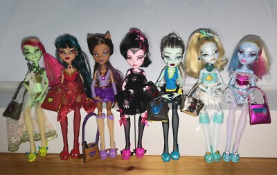 je 1 Monster High Puppe Pantoffelheldin Dessous Tasche Anhänger Strümpfe Fashion