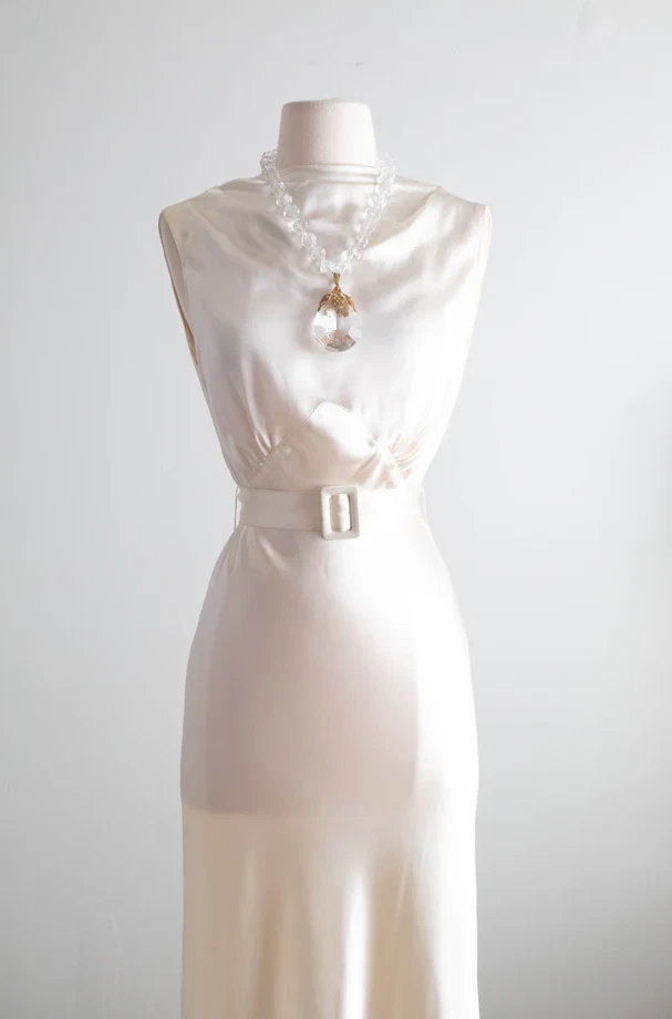 Vintage 1960s Wedding Dresses Champagne Silk Satin Train Country Bridal Gowns - Image 4 of 4