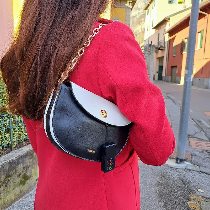 Portachiavi GPS/GSM 4G con Chiamata di Emergenza SOS:per Donne, Bambini, Anziani - Immagine 3 di 4