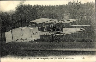Ak L'Aeroplane Delagrange en plein vol a Bagatelle, Flugzeug - 3404180