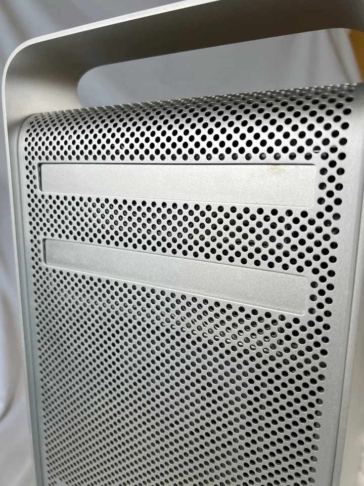 Apple Mac Pro A1289 2.8 GHz Quad-core Intel 8GB HD's Radeon 560 Tested Needs OS - Image 3 of 4