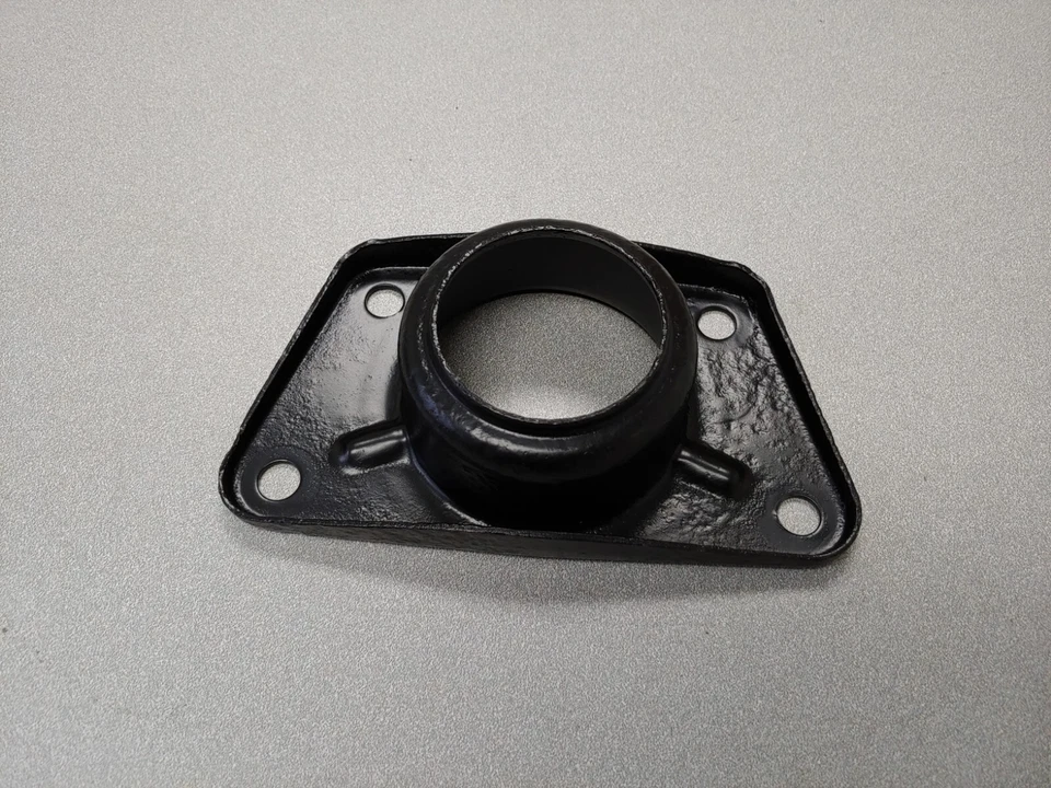 USED ORIGINAL PORSCHE 911 912 912E 930 REAR SPRING PLATE BEARING COVER PITTED - Imagem 2 de 4