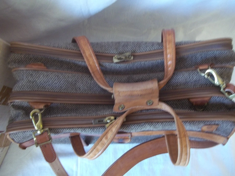 Vtg HARTMANN Leather & TWEED Weekender Bag Luggage Carry On 20" W/Shoulder Strap - Image 4 of 4