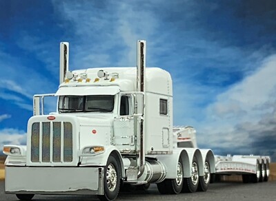 1/64 DCP PETERBILT 389 TRI AXLE 70