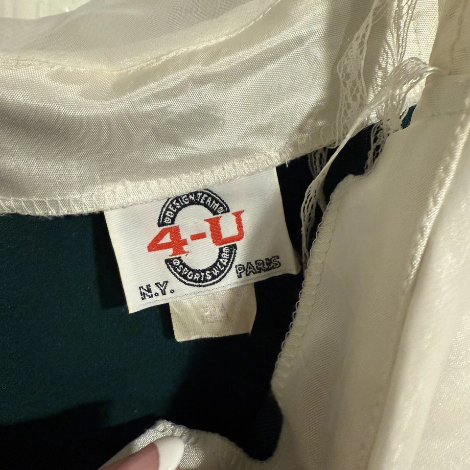 Vestido largo satinado verde y blanco Design Team 4-U, talla 8 con pasador de estrás. Foto 3 de 4