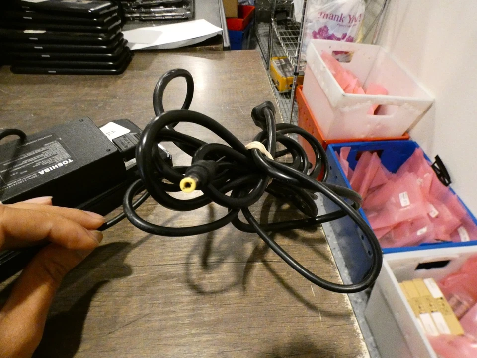 Toshiba Thunderbolt 3 Dock PA5281U-1PRP USB 3.0 Estación de Acoplamiento con Adaptador de 100 W Foto 4 de 4