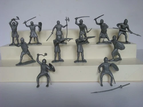 Marx 1950's Robin Hood  Play Set /  Complete Matched Set of 12 60mm Knights