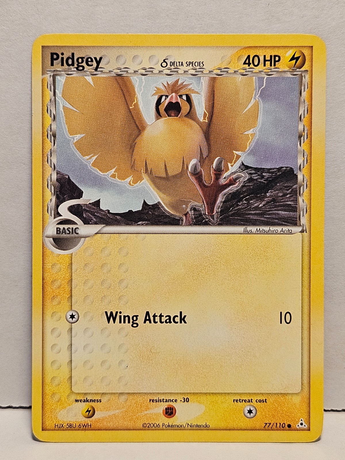 Pidgey 77/110 Common (Delta Species) Holon Phantoms NM