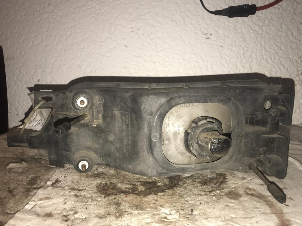 二手右灯总成适合:1997 年日产 Maxima 右级 B — 第 2/4 张图片