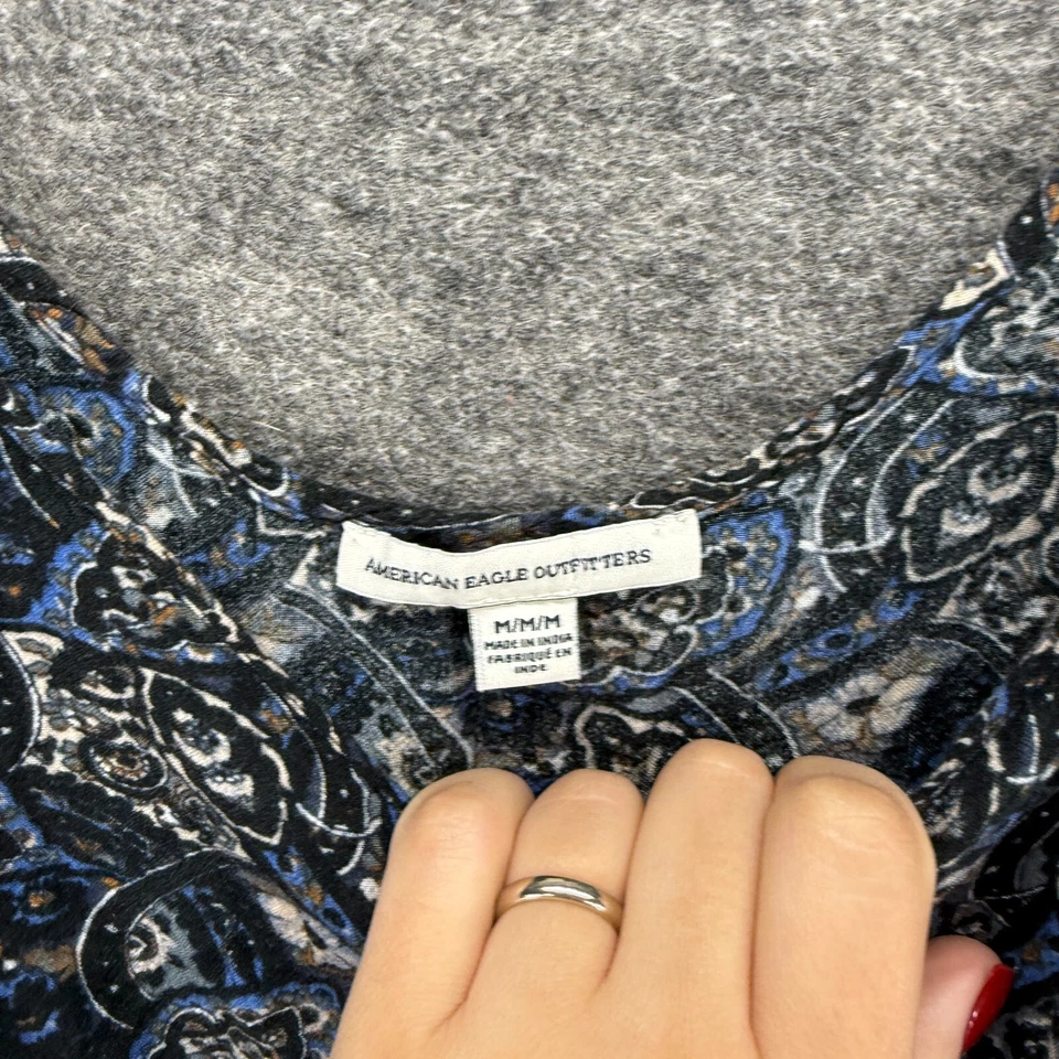 American Eagle 女式 M 中号黑色花卉换装短 V 领无袖 — 第 3/4 张图片