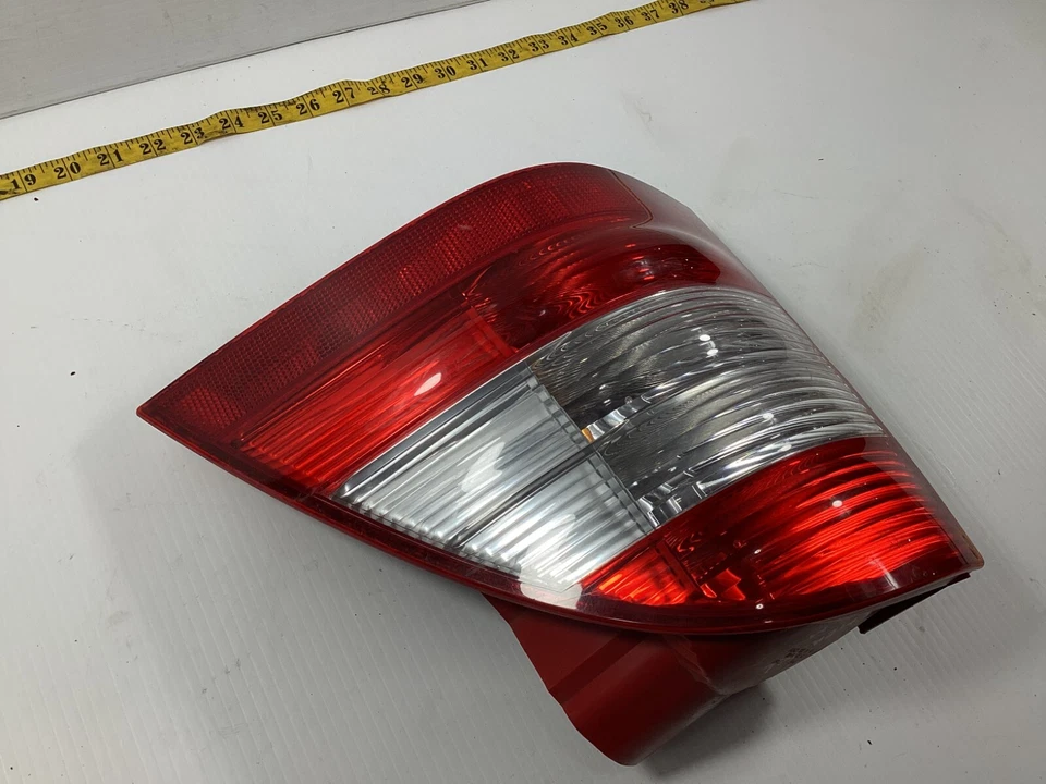 Lâmpada traseira direita 2002-2005 Mercedes-Benz ML350 ML500 A1638200177 FABRICANTE DE EQUIPAMENTO ORIGINAL. - Imagem 3 de 4