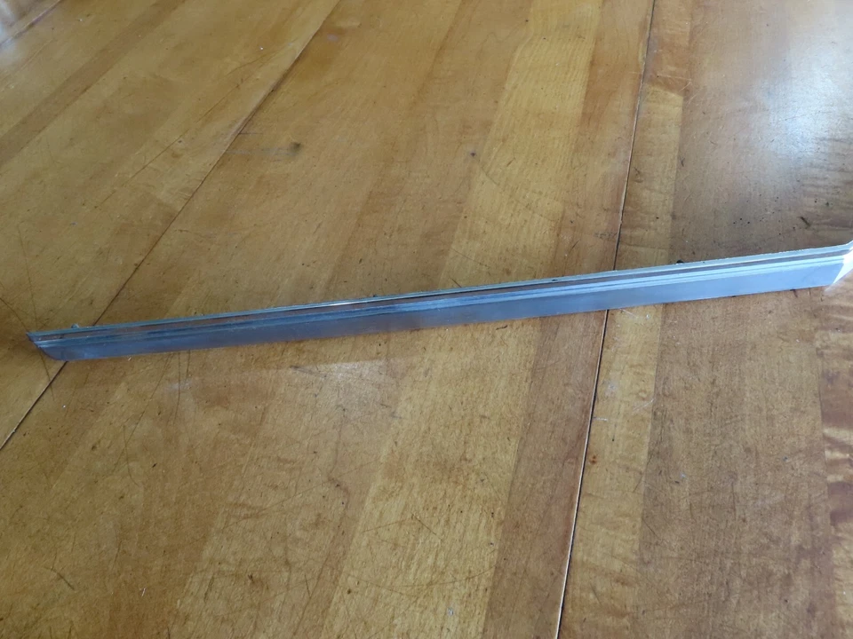 71-73 CADILLAC DEVILLE CAPÓ BORDE DELANTERO LABIO REJILLA SUPERIOR MOLDURA CROMO Foto 3 de 4