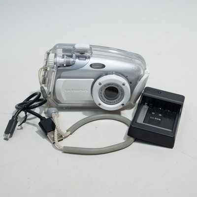 Olympus µ (Mju) Mini Digital Camera CCD 4MP + Underwater Housing - Excellent!