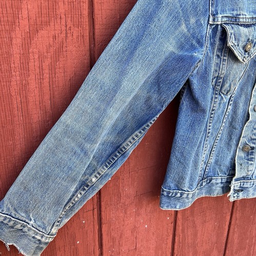 VTG 70s Distressed Levi's Denim Jean Jacket Two Pockets w/ Original Repairs - Picture 5 of 14