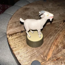 Screaming Goat Desk Toy Makes Sound Decoration Party Gag Gift - Works