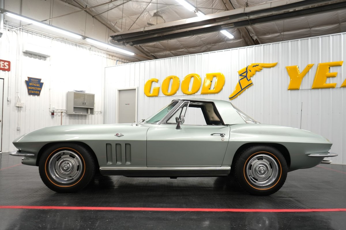 1970 Yellow Chevrolet Corvette   | C3 Corvette Photo 6