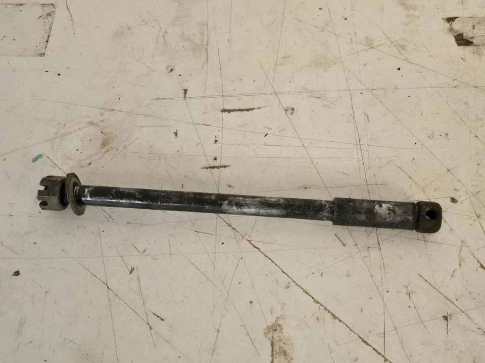 Yamaha DT125 1977 rueda delantera pivote perno eje DT dt 125 eje Foto 2 de 2