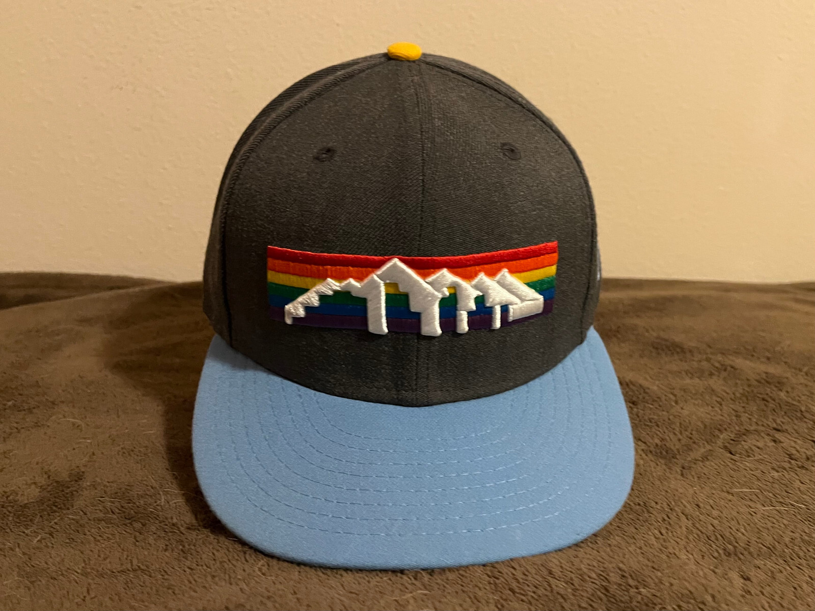 Denver Nuggets New Era Snapback Cap with 2-Tone Brim and Mountains Logo-image
