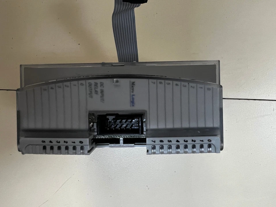 1762-IQ8OW6 8 Point 24 VDC Sink/Source Input/6 Point VAC/VDC Relay Output - Image 3 of 3