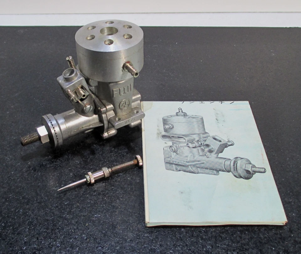 Fuji 35-W Vintage water-cooled 2-stroke glow engine for R/C boats, new f/s - Image 3 of 4