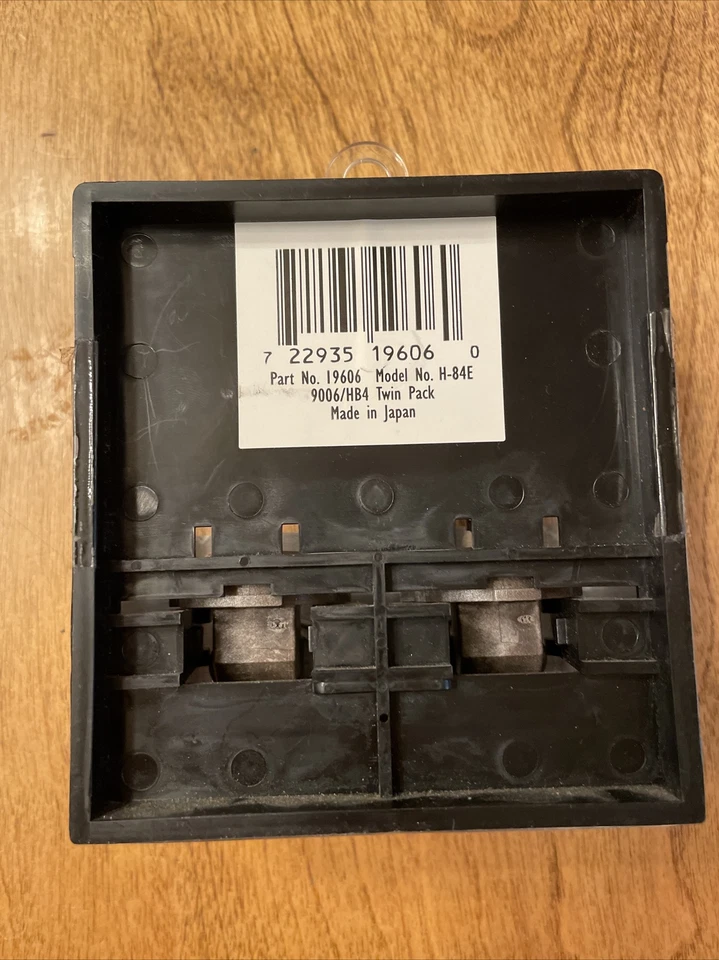 PIAA HB4 super white halogen bulbs Part 19606 New Open Box Twin Pack - Image 3 of 4