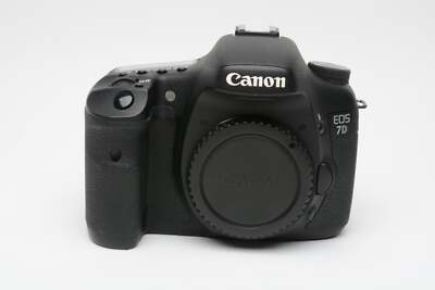 Canon EOS 7D 18MP DSLR body, 2 batts, charger, strap, No USB Port