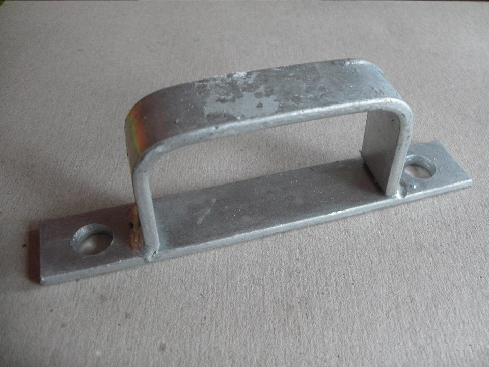 BIRKDALE Galvanised D bracket receiver for gate bolts latches
