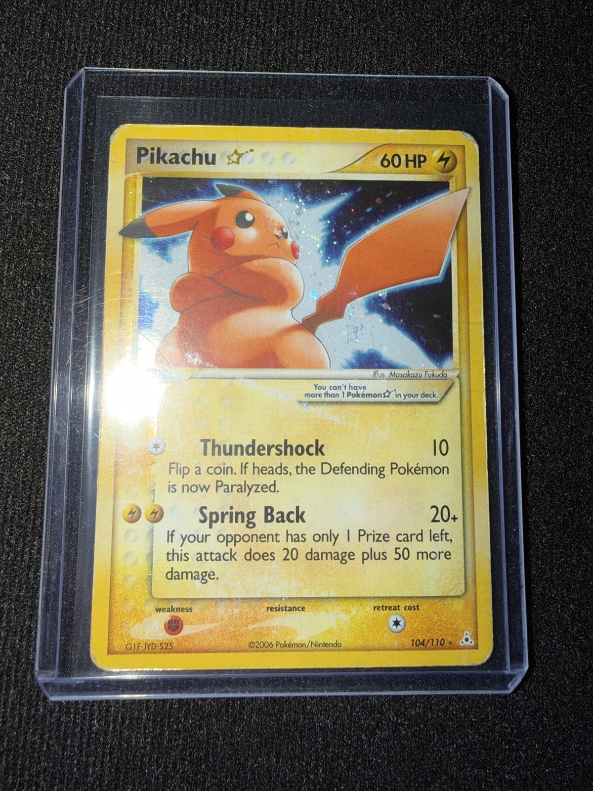 Pikachu Gold Star 104/110 Holon Phantoms Pokemon view 1