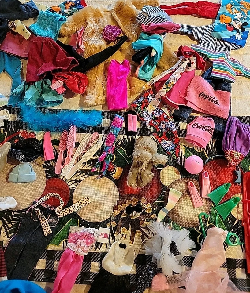 LOTE GRANDE MIXTO 115 piezas ropa muñeca Barbie trajes, zapatos y accesorios #1 LEER Foto 2 de 4