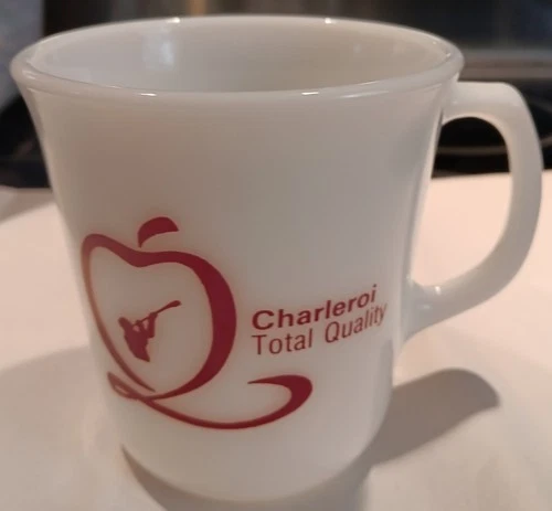 Vtg PYREX Charleroi Total Quality Glassblower Mug 8 Oz Maroon On White