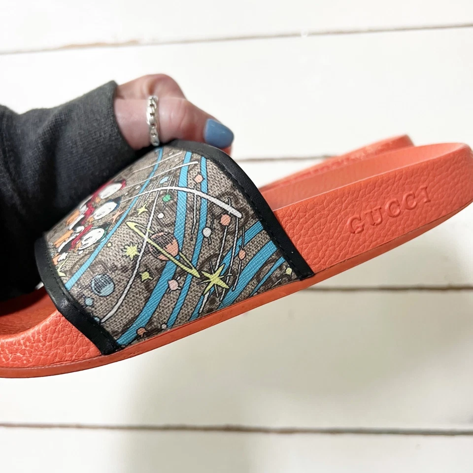 Edición limitada Gucci Pursuit Huey Dewey Louie diapositivas Foto 4 de 4