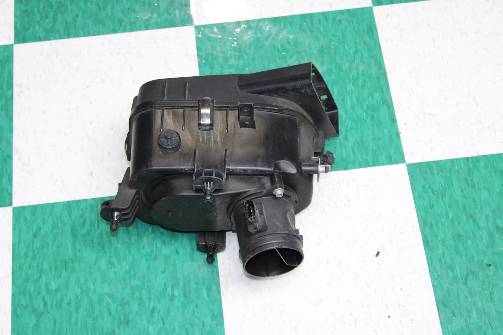 Maserati Ghibli 2014-2020 Right Air box top