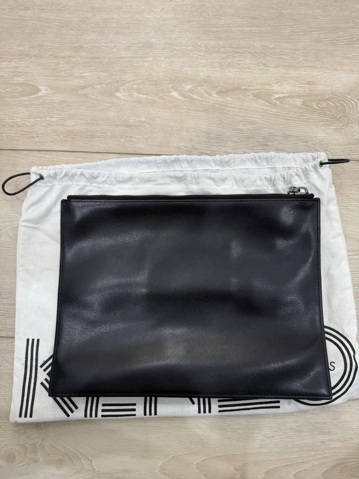 Bolsa Kenzo de cuero negra con logotipo y cremallera Foto 2 de 3