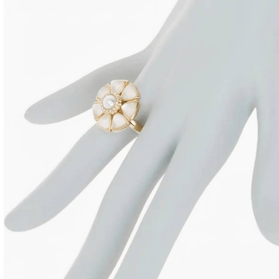 NWT Covet Faux Pearl and Cubic Zirconia Flower Cocktail Ring, Size 5, Gold/White