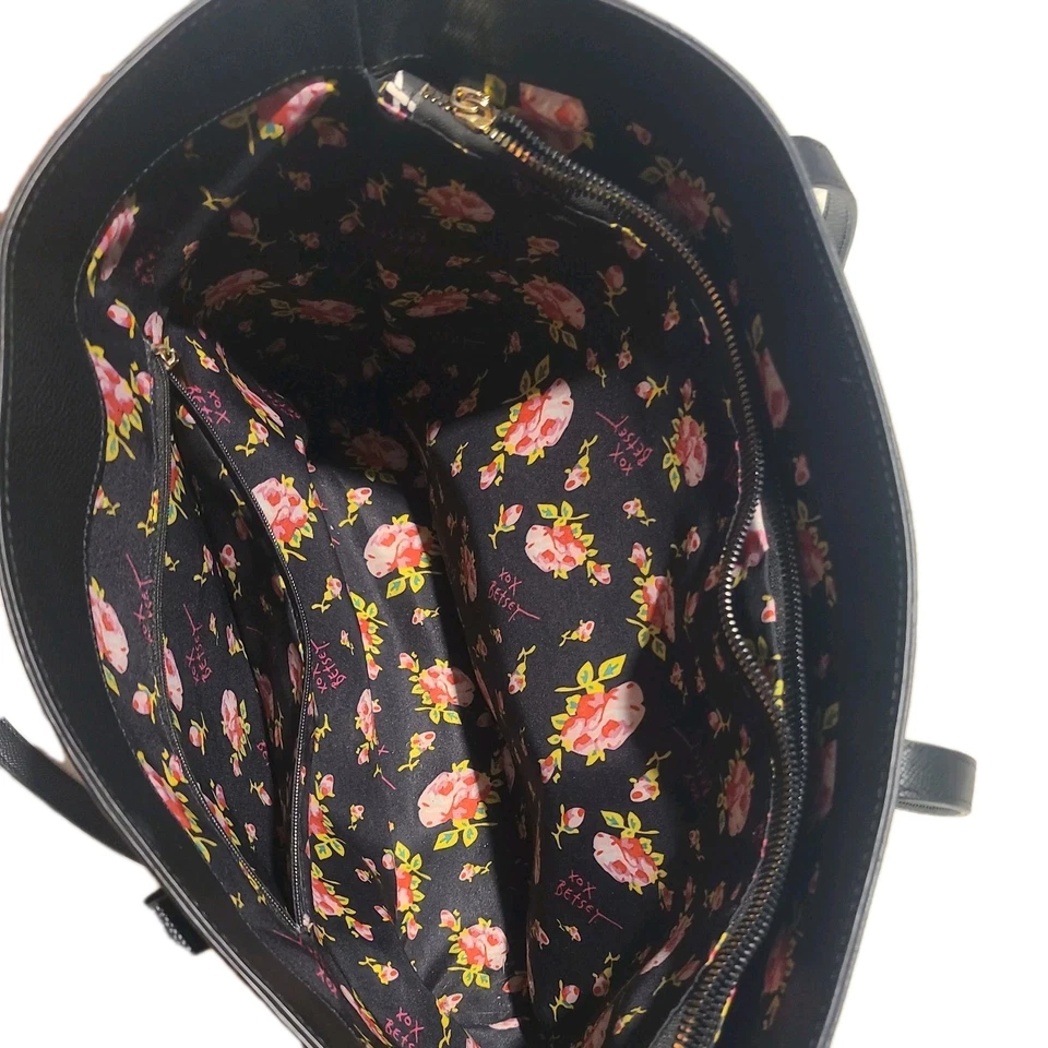 Bolso de Mano Betsey Johnson TOTE Negro Repujado Calavera Skullicious Forrado Floral Foto 3 de 4