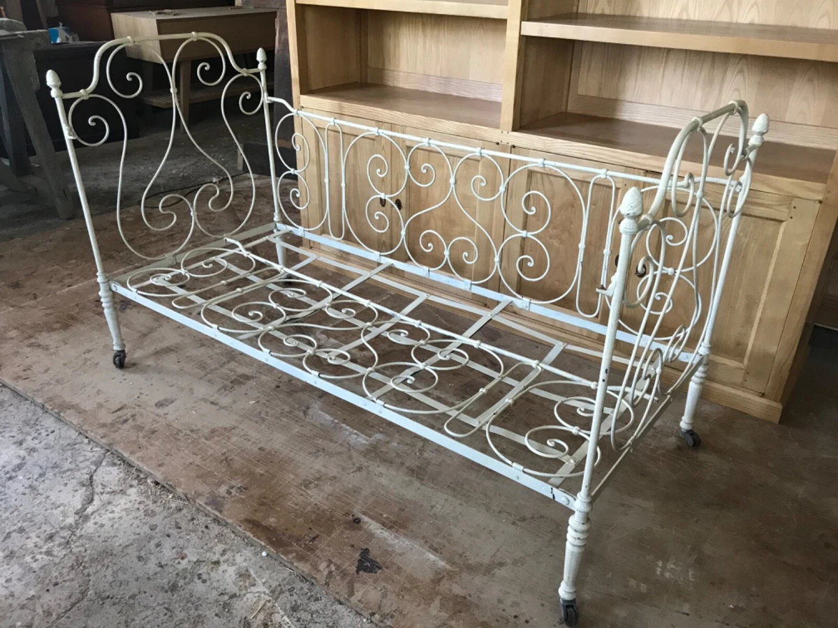 Lit Enfant Ancien En Fer Forgé Pliable Avec Flèche Ribagnac 24240