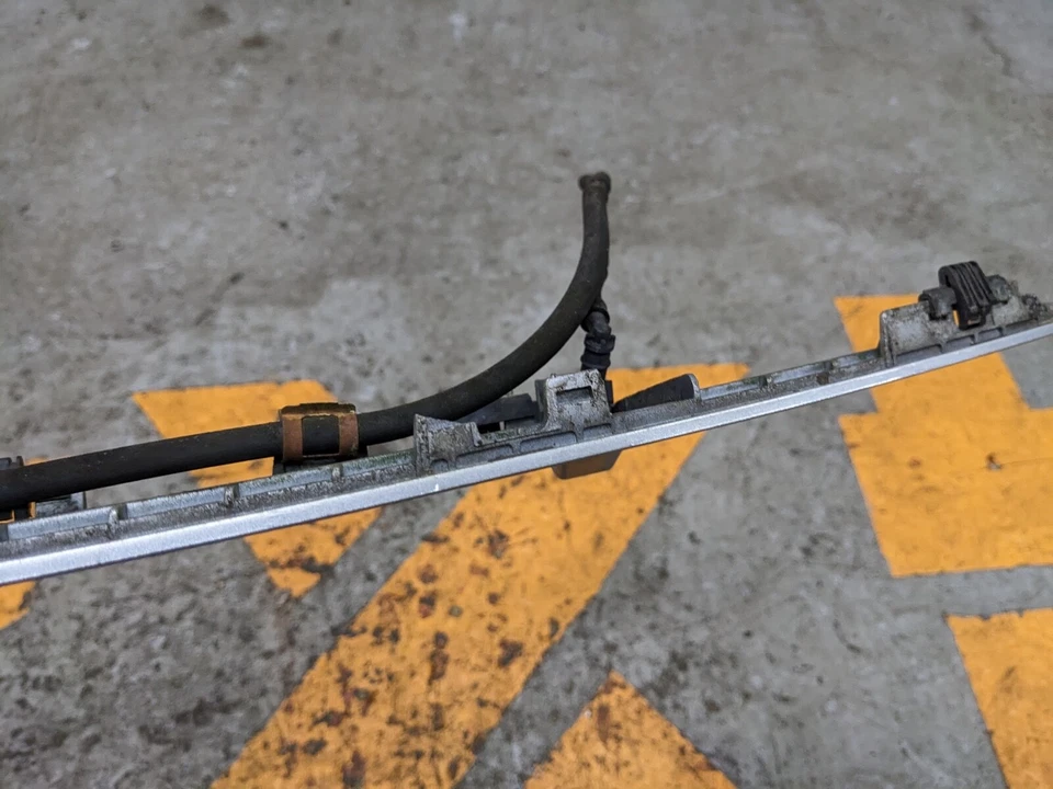 MERCEDES-BENZ CLASE R R320 W251 LAVADORA CHORROS CAPÓ MOLDURA PANEL VENTILACIÓN AIRE Foto 3 de 4