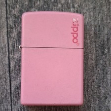 Zippo briquet rechargeable à essence métal rose /pink  logo Oddz Bradford PA USA