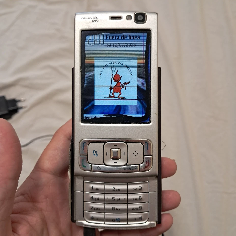 Nokia N95 Nseries PLATA con cargador y en su caja FUNCIONA pantalla con pixeles - Imagen 2 de 4