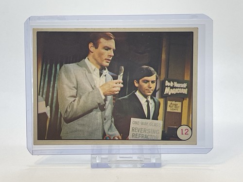 1966 Topps Batman #12 — Raw