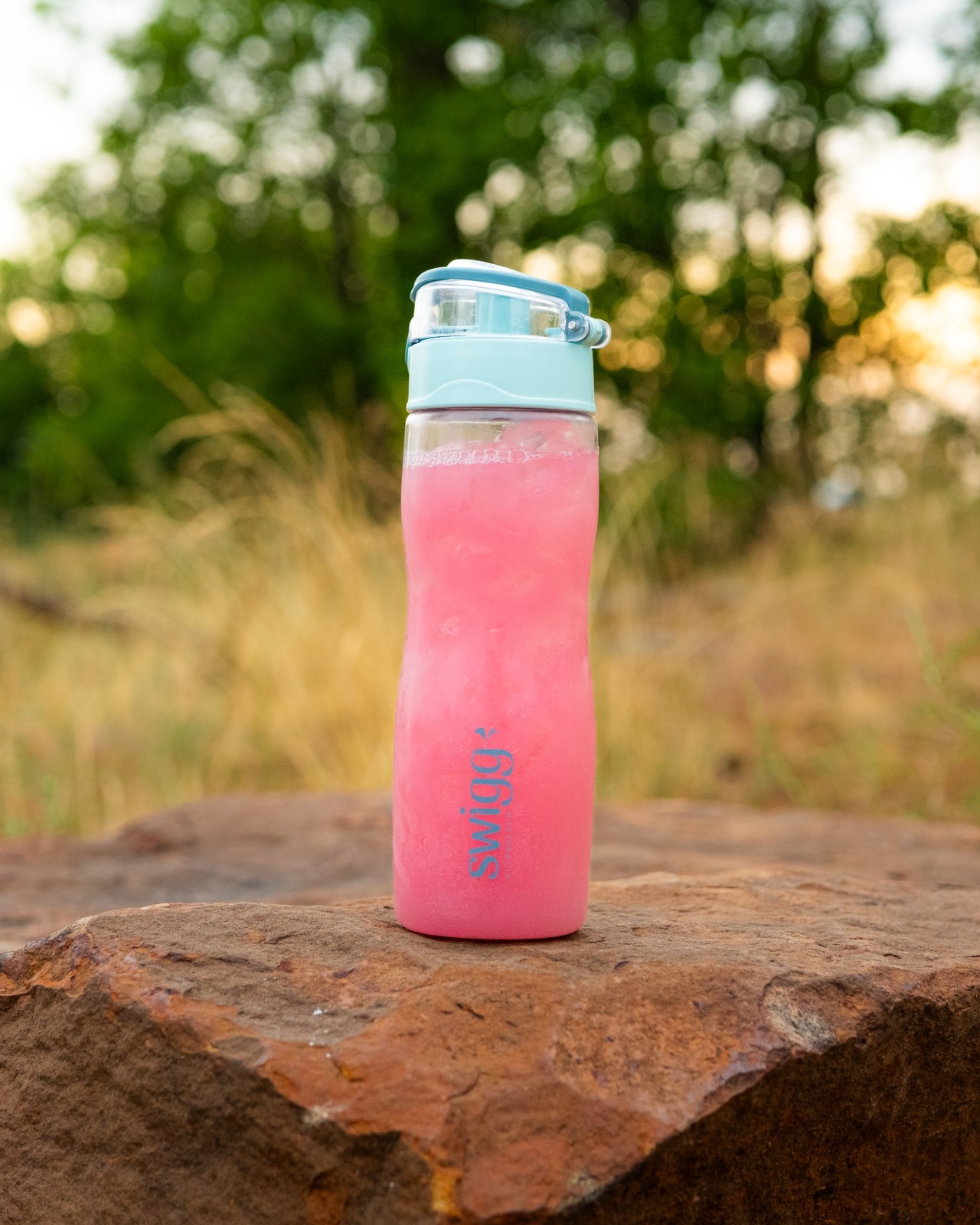 Swigg Water Bottle -BPA Free,  Made of Tritan Plastic 20oz - Reusable Clear