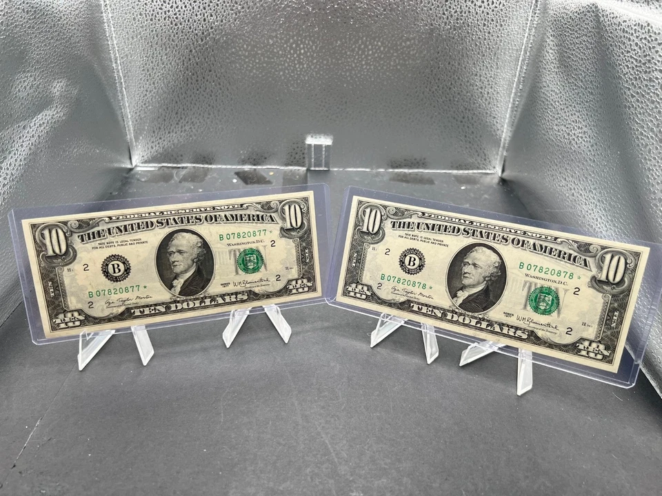 1976 USA $10 TREASURY NOTES GREEN SEALX2 SEQUENTIAL SN # B07820877* & B07820878* - Image 2 of 4